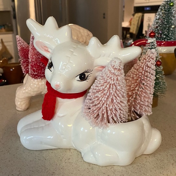 SALE!! Vintage Reindeer Planter - Picture 3 of 15